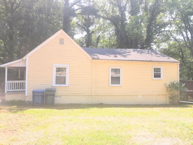 Building Photo - Charming 3 Bedroom 2 Bathroom Home In Durham