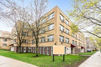 Building Photo - 7070 N Sheridan Rd