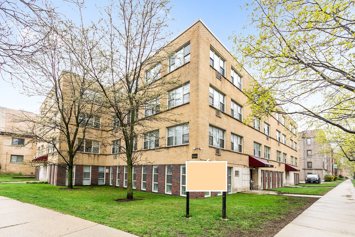 Primary Photo - 7070 N Sheridan Rd
