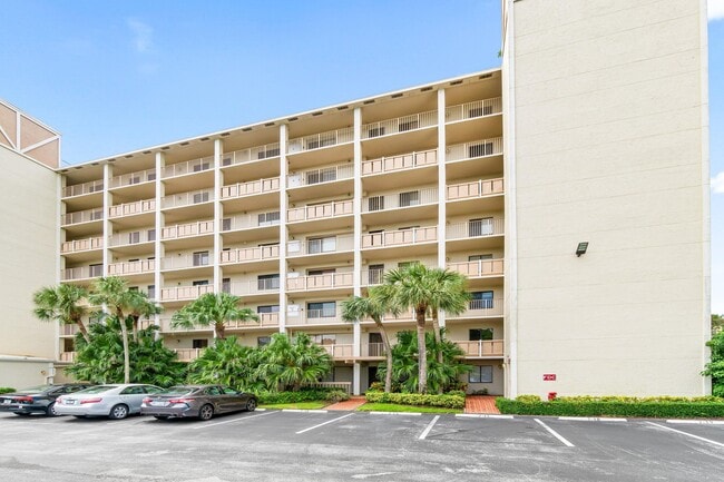 Foto del edificio - 14475 Strathmore Ln