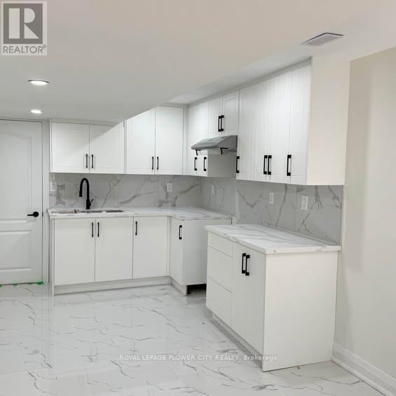 Photo du bâtiment - 17 Huntington Dr