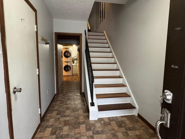 Entrance view - 3124 Banksville Ave