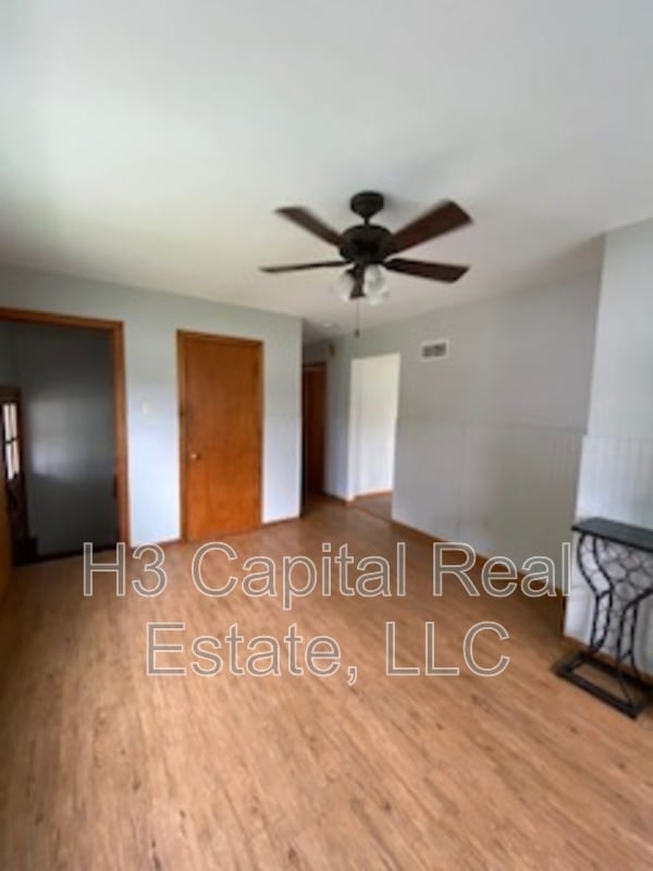 Building Photo - 212 N Edison St