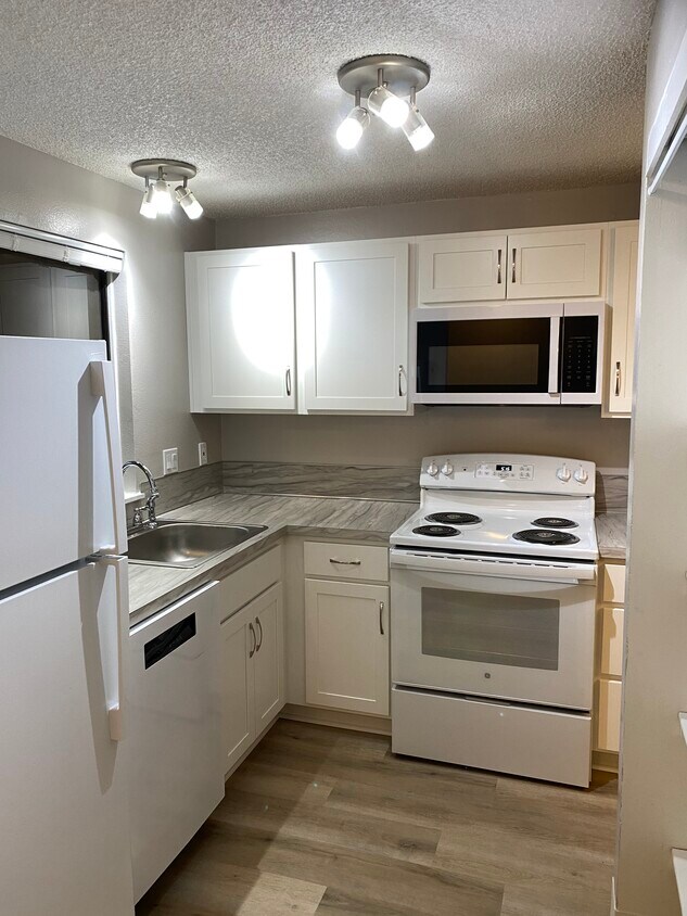 Primary Photo - Fully renovated 2 bedroom, 1.5 bath apartm...