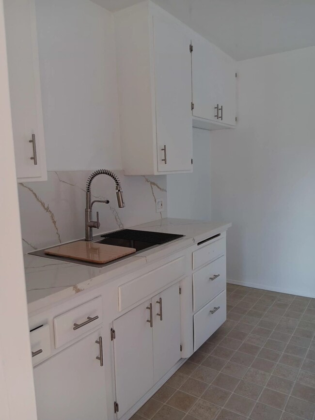 Foto del edificio - 2100 N Verdugo Rd