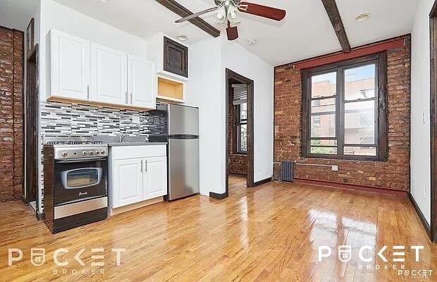 Primary Photo - 441 E 12th St