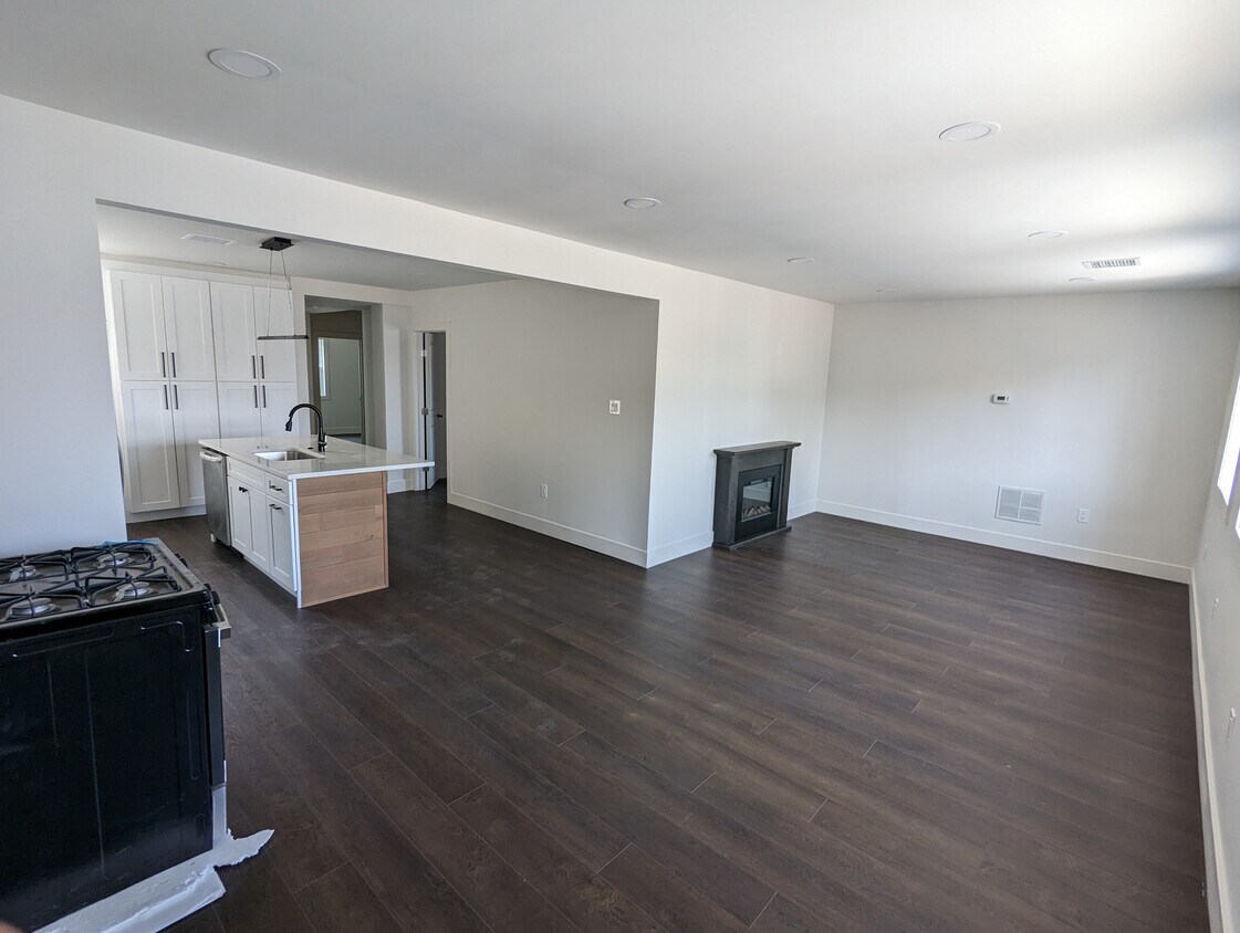 Main Livingroom/kitchen area - 2636 E Allegheny Ave