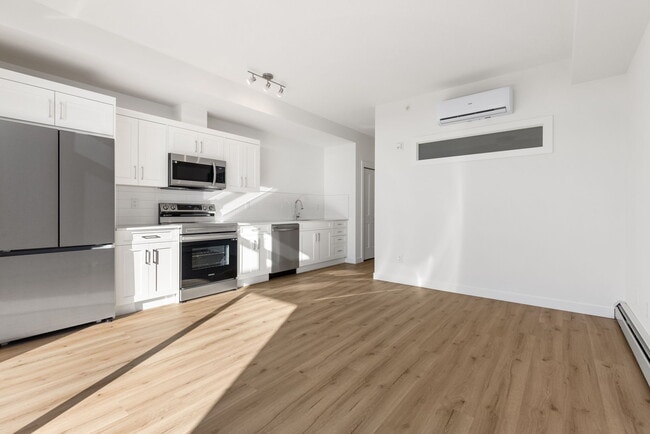 Photo du bâtiment - 55 Lucas Way NW