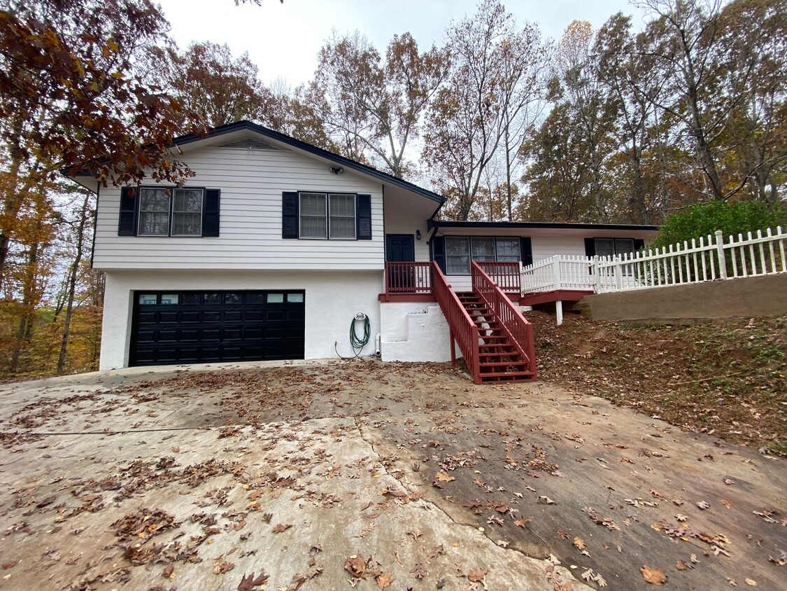 Foto principal - Spacious Newly Remodeled 4 Bedroom 2 Bath ...