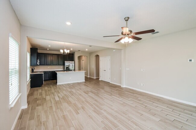 Foto del edificio - 7015 Longleaf Branch Dr