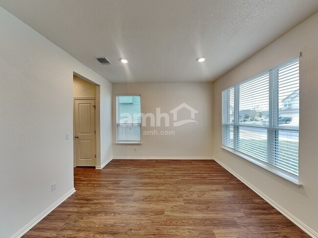 Foto del edificio - 2718 Wolfcreek