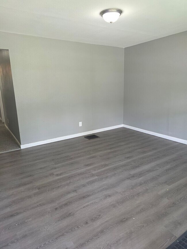 Foto del edificio - Lovely 3BD/1BA