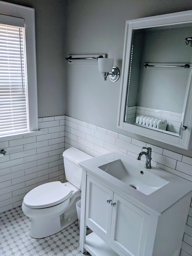 Bathroom 2 - 4021 Dupont Ave S