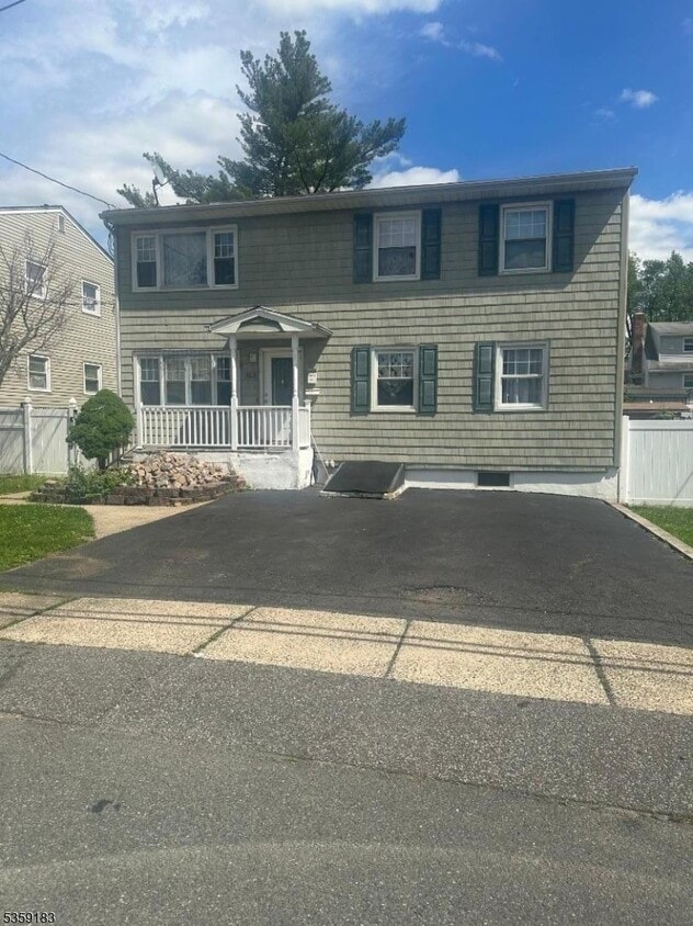 Building Photo - 303 Perry Ave