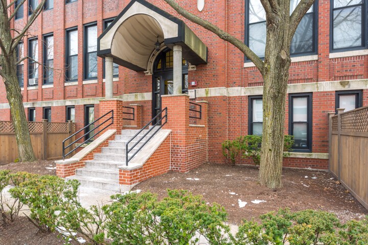 Primary Photo - 60 Gibson St