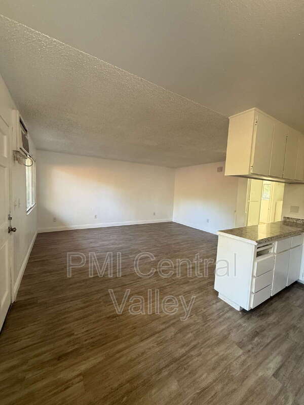 Building Photo - 1220 Fairview Dr