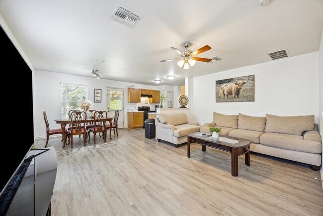 Foto del edificio - 8710 Davis Oaks Trail