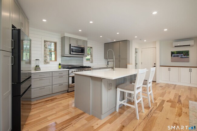 Foto del edificio - 9 Woodcrest Ln