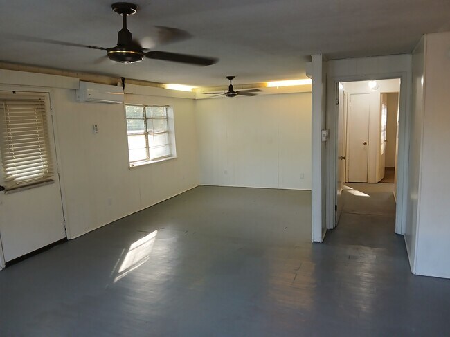 Foto del edificio - 6640 Meadow Ave
