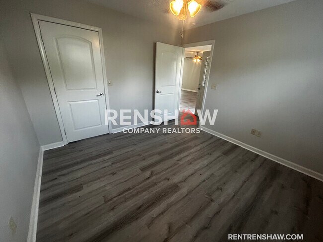 Building Photo - 201 Phillips St