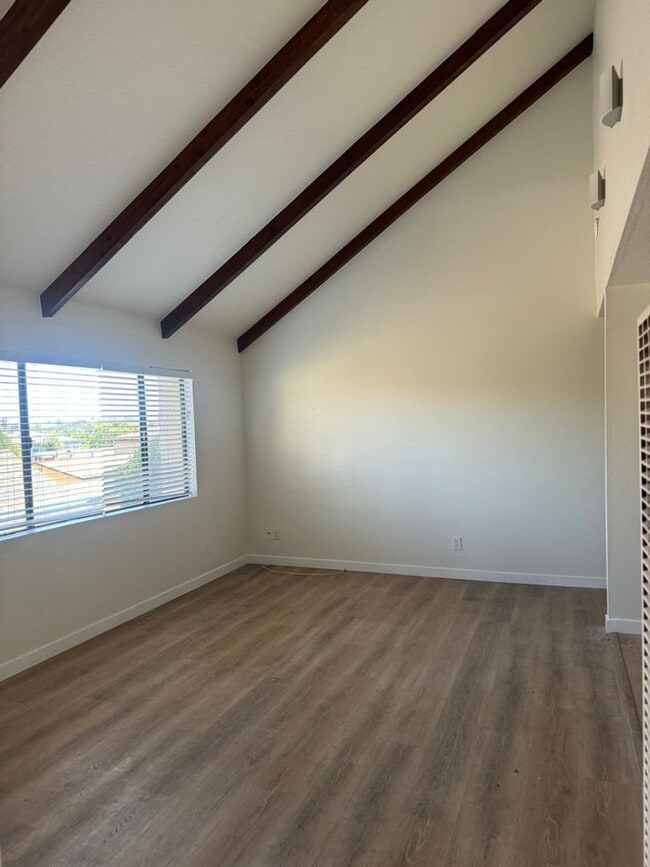 Building Photo - 1253 W 23rd St