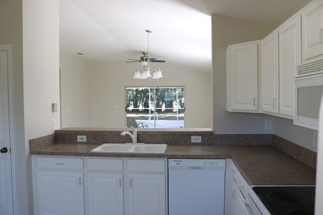 Building Photo - ** AVAILABLE NOW! ~ Pet Friendly POOL HOME...