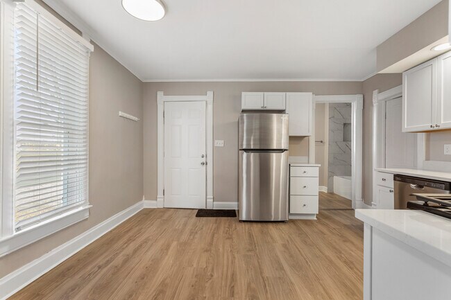 Foto del edificio - 402 E Elm St