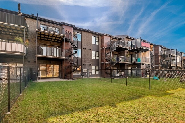 Building Photo - 3617-3617 Rue Elsa-Triolet