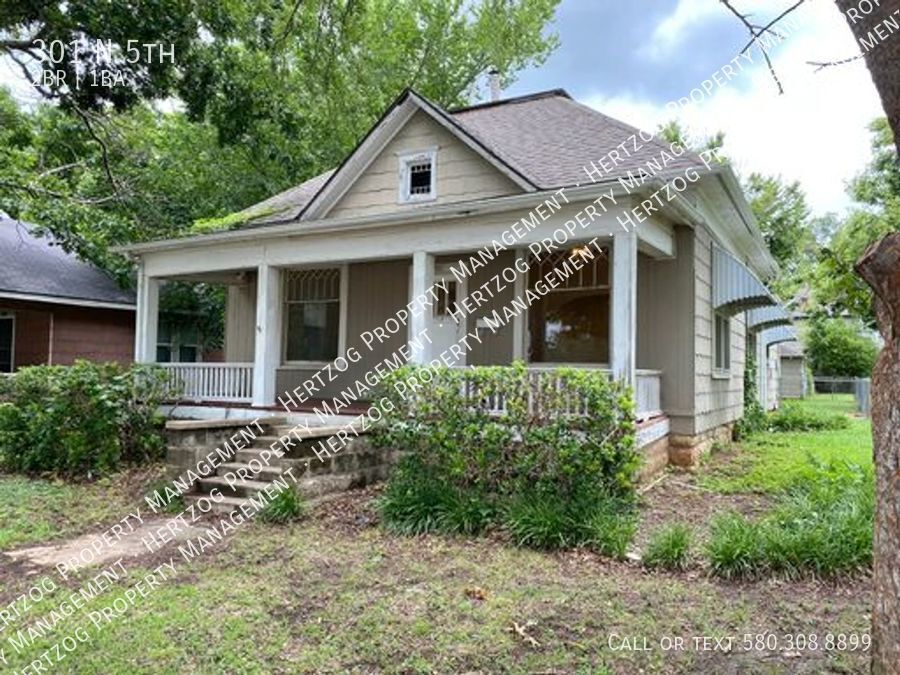 Primary Photo - Large 2 bedroom 1 bathroom home on a corne...