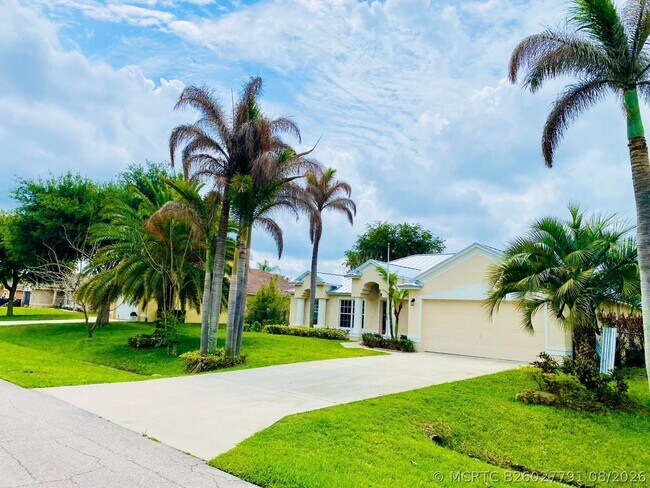 Foto del edificio - 5952 NW Baynard Dr