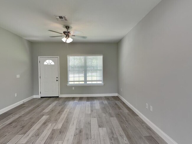 Foto del edificio - 2555 W Royal Palm Dr