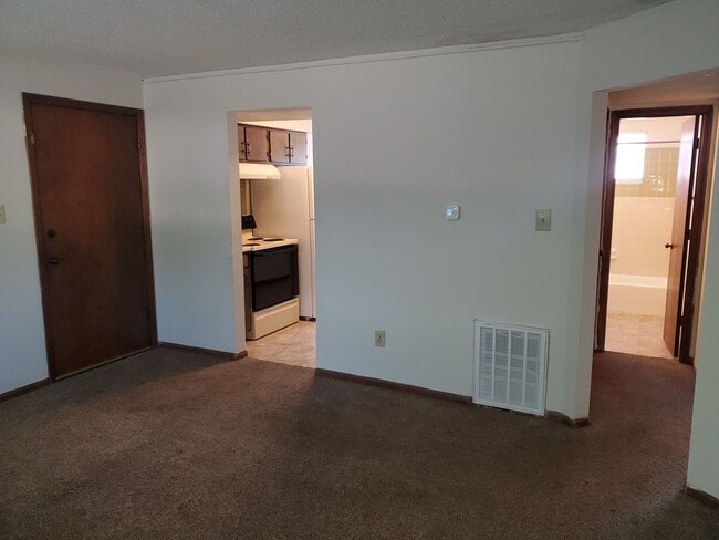 Building Photo - 920 W Texas Ave