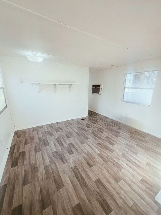 Building Photo - Cozy and affordable 2-bedroom