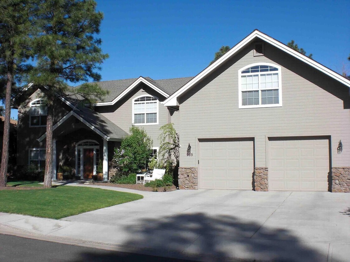Foto principal - 955 N Hulet Ln