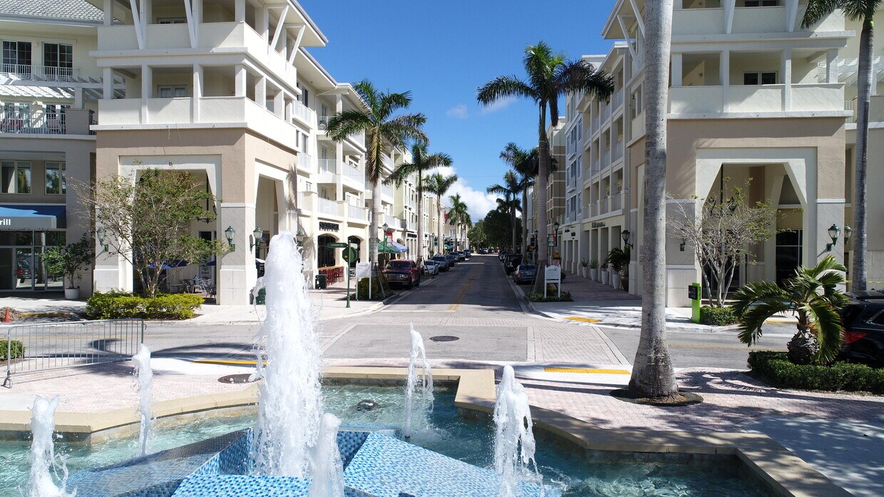 Foto principal - 1203 Town Center Dr