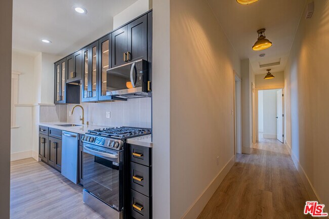 Foto del edificio - 216 N Catalina Ave