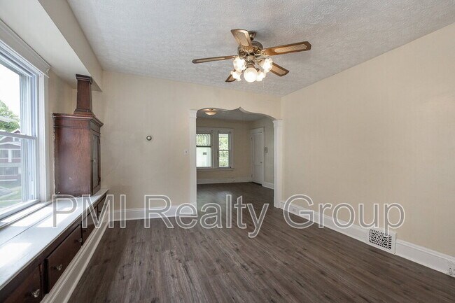 Foto del edificio - 1459 E 134th St