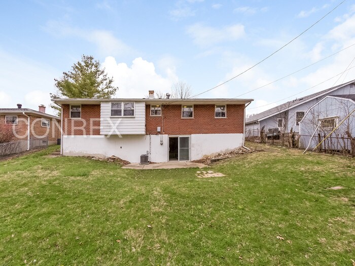 Primary Photo - 4833 Victoria Ave