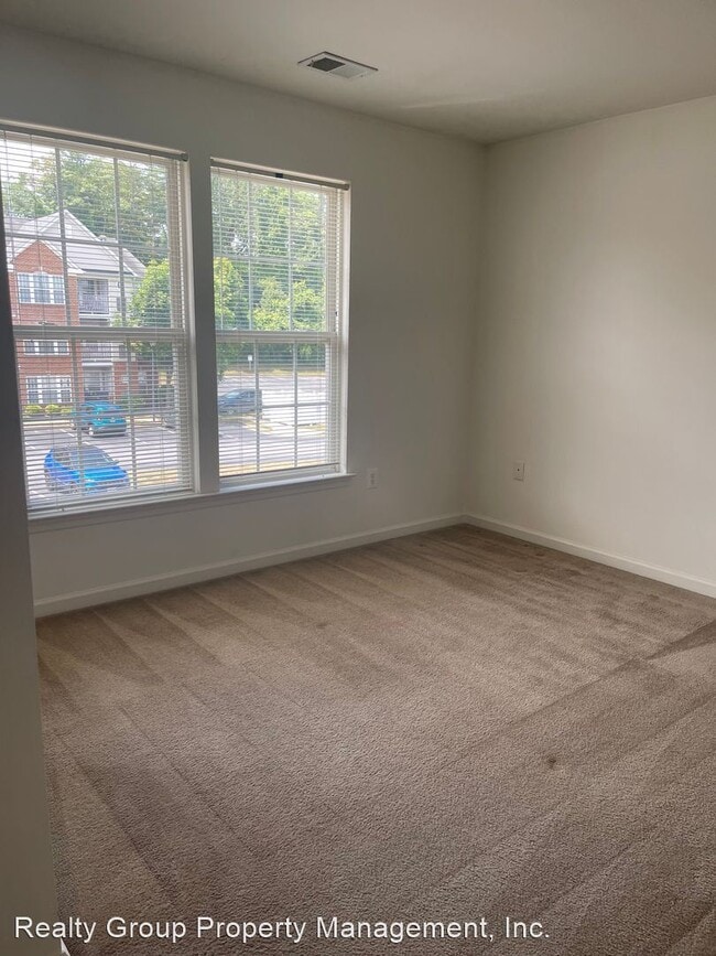 Building Photo - 2 br, 2 bath House - 501 Patton Cir. #6M