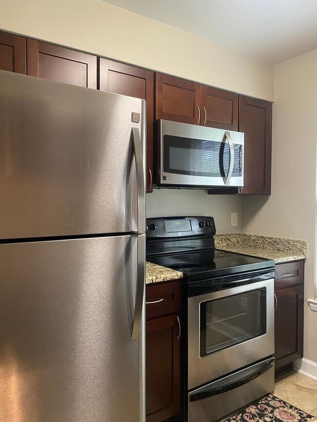 Foto del edificio - Spacious 4 BR/3 BA Single-Family Home in P...