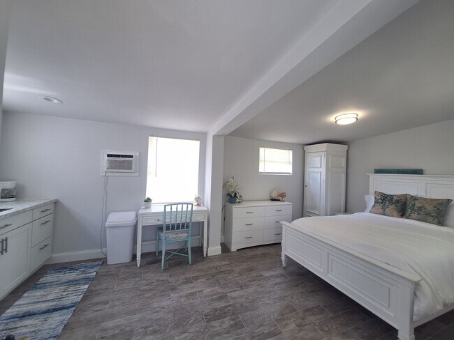 Building Photo - Efficiency Mainland New Smyrna Beach