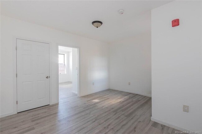 Foto del edificio - 685 Fairfield Ave