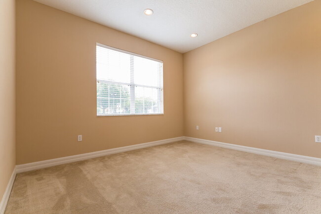 Foto del edificio - 10121 Stratford Pointe Ave