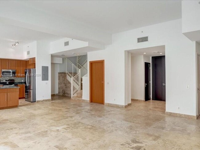 Building Photo - 9499 Collins Ave