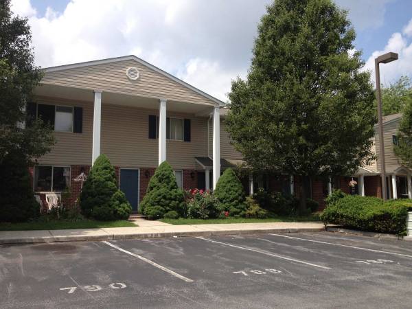 Primary Photo - 777 Meadowbrook Ln