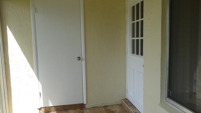 Building Photo - 5883 La Paseos Dr