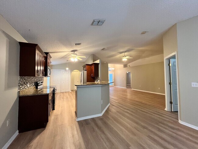Foto del edificio - Bay Meadows 3/2 pool home!!!