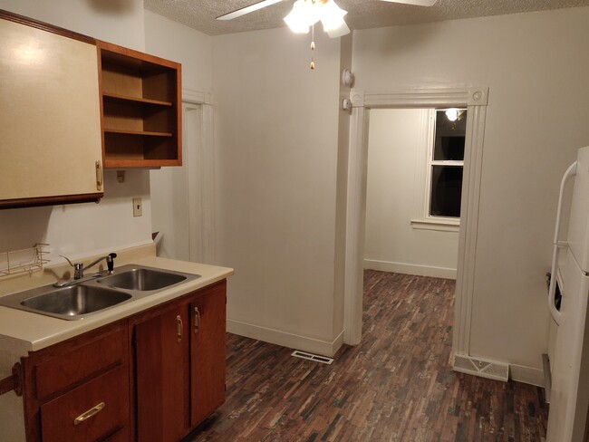 Building Photo - 815 Davis Terrace