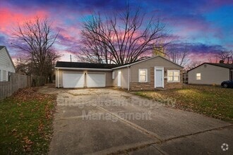 Building Photo - 1833 Drake Dr