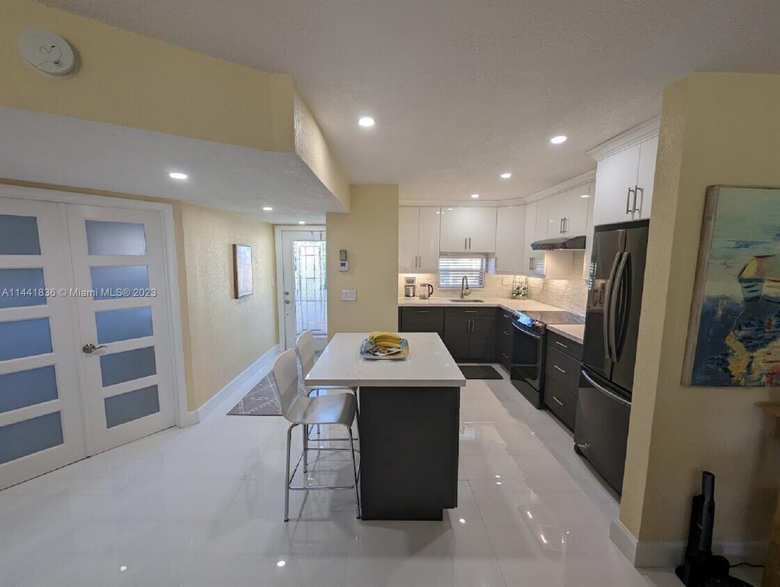 9300 N Hollybrook Lake Dr Unit 303, Pembroke Pines, FL 33025 Condo for Rent in Pembroke Pines